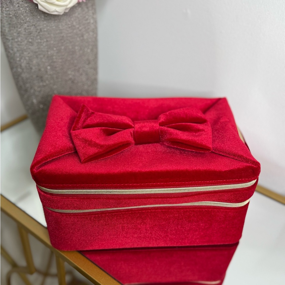 Estee Lauder Velvet Bow Handle Carrying Case